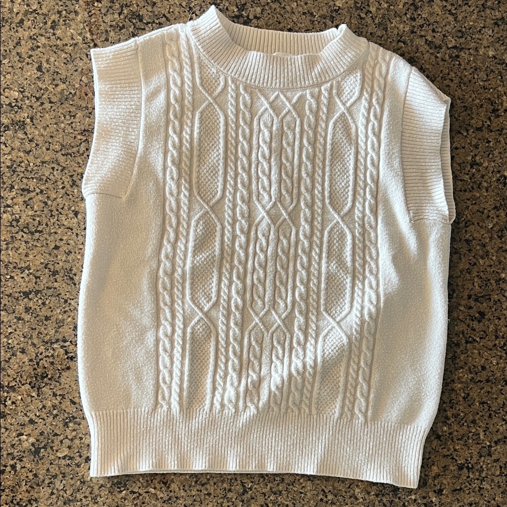 Women’s White Cable Knit Sleeveless Sweater Top